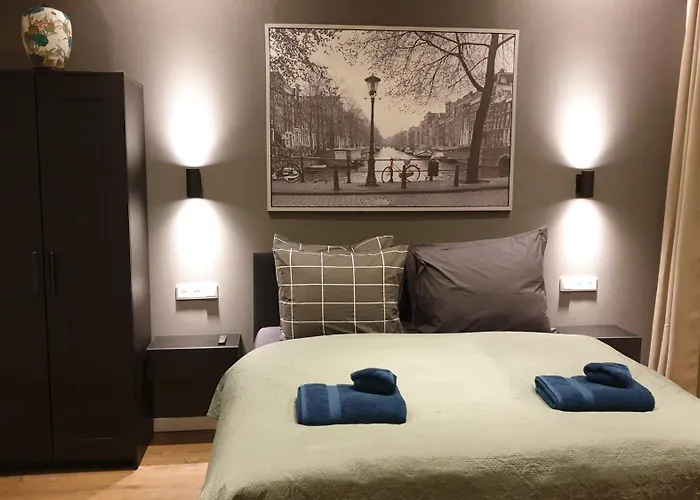 לינה וארוחת בוקר Amor Guesthouse 4*